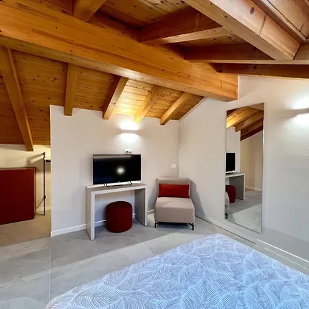 Villa Terraced With Pool *